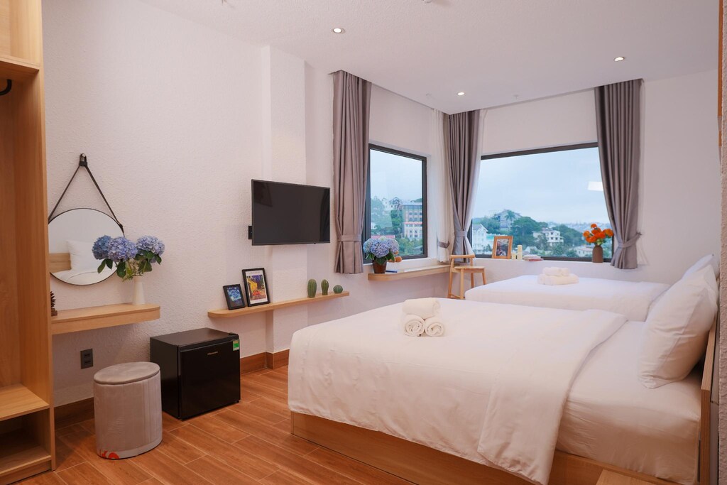 Phòng Ngủ Gia Đình Ấm Cúng - DAWN Hotel Dalat