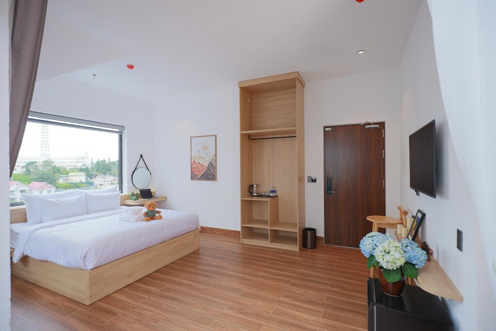 Không Gian Ban Công Đón Gió Cao Nguyên - DAWN Hotel Dalat