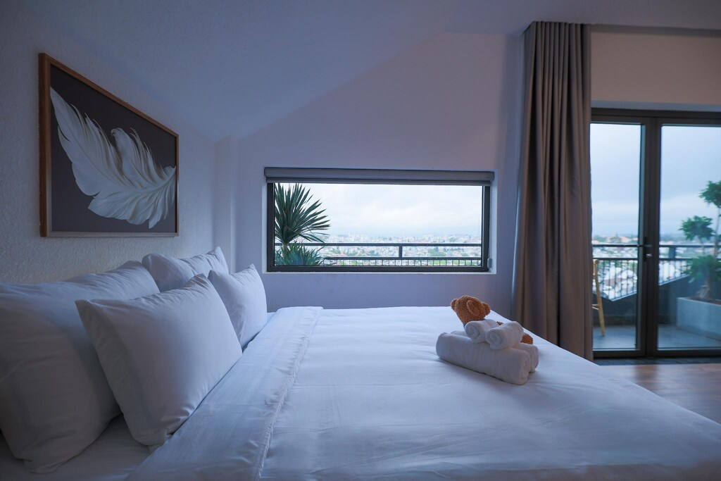 Góc Nhìn Phòng Ngủ Hướng Đồi Thông - DAWN Hotel Dalat