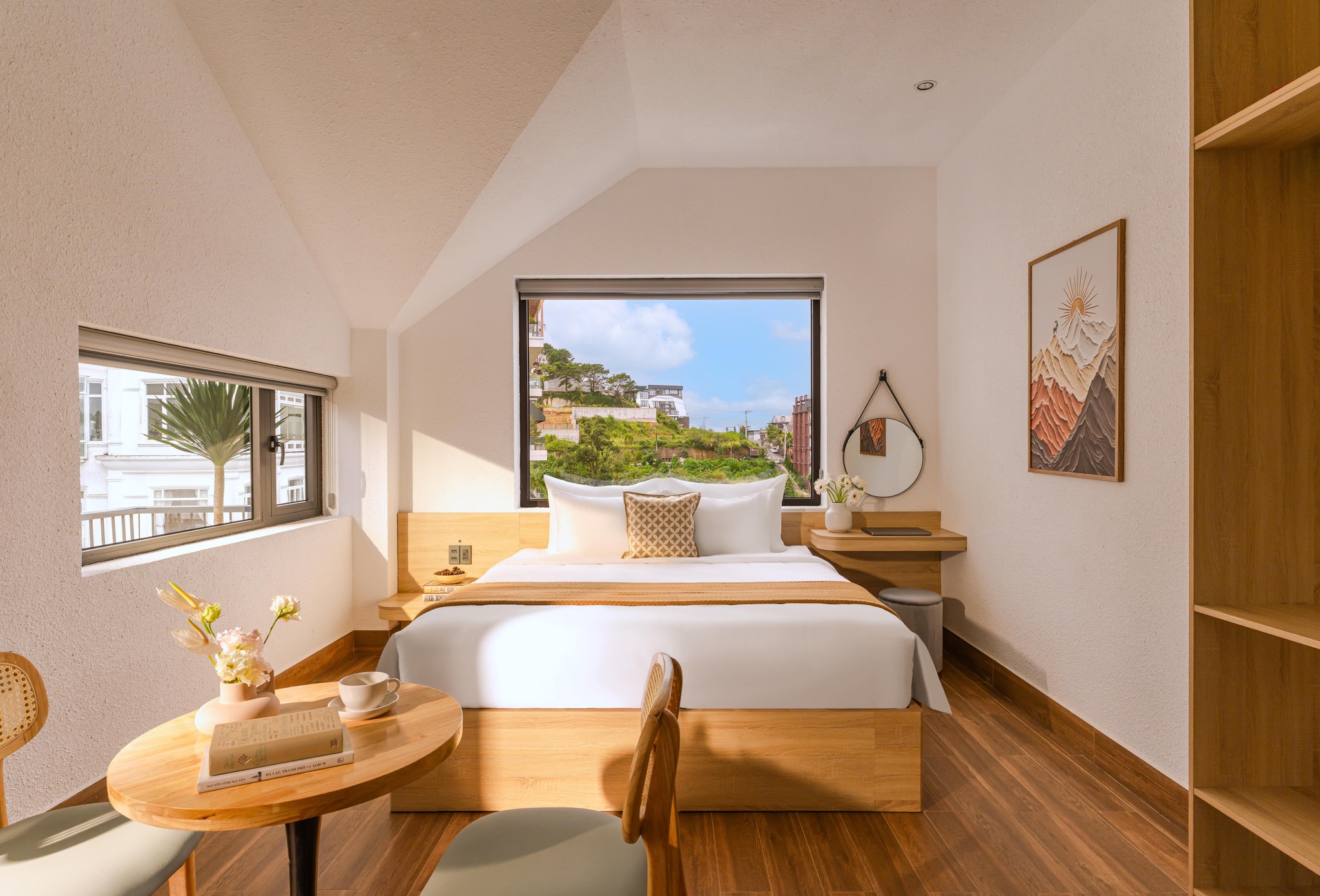 Suite Balcony City View gallery photo - DAWN Hotel Dalat