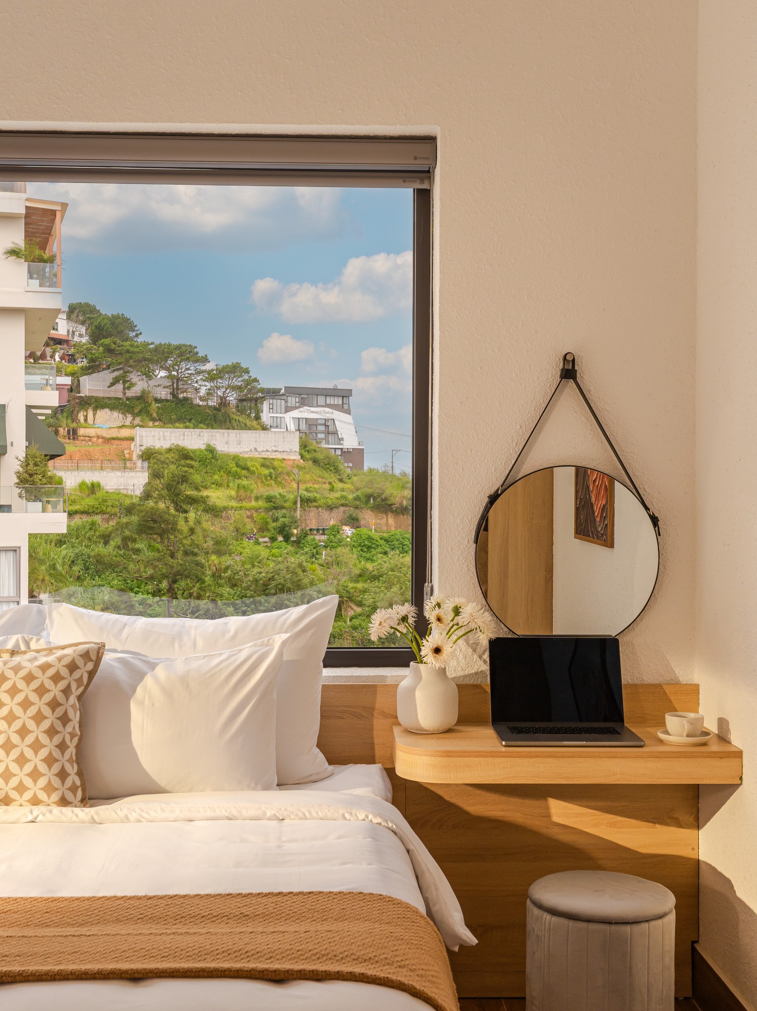Suite Balcony City View gallery photo - DAWN Hotel Dalat