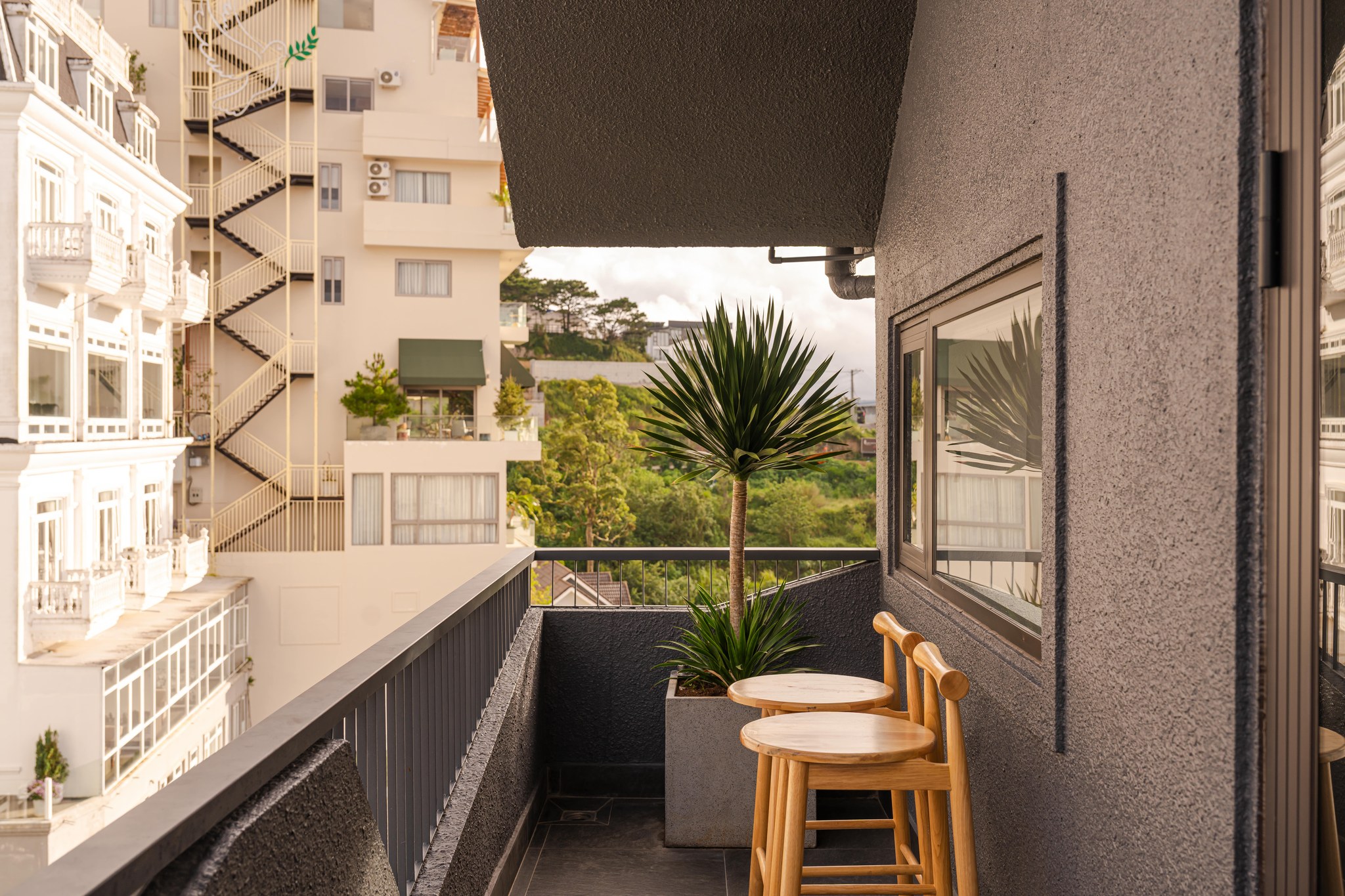 Suite Balcony City View gallery photo - DAWN Hotel Dalat