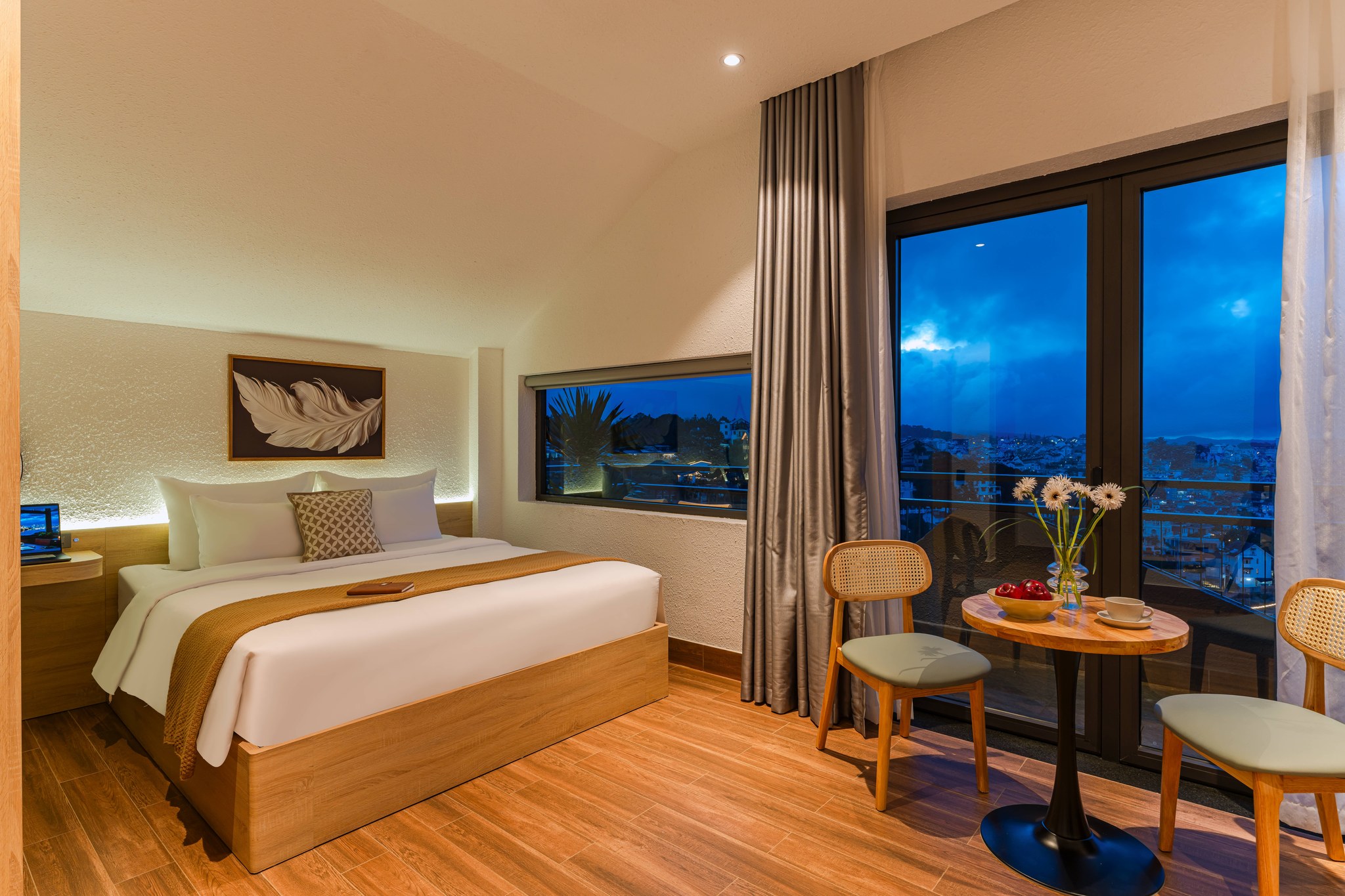 Suite Balcony Valley View & Bathtub gallery photo - DAWN Hotel Dalat