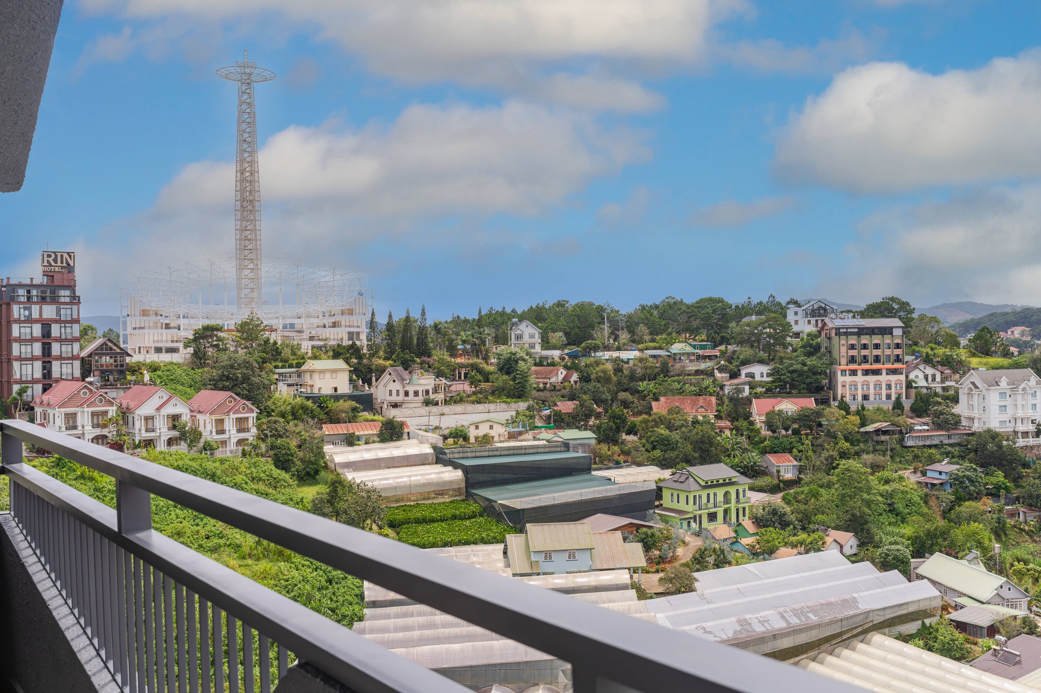 Suite Balcony Valley View & Bathtub gallery photo - DAWN Hotel Dalat